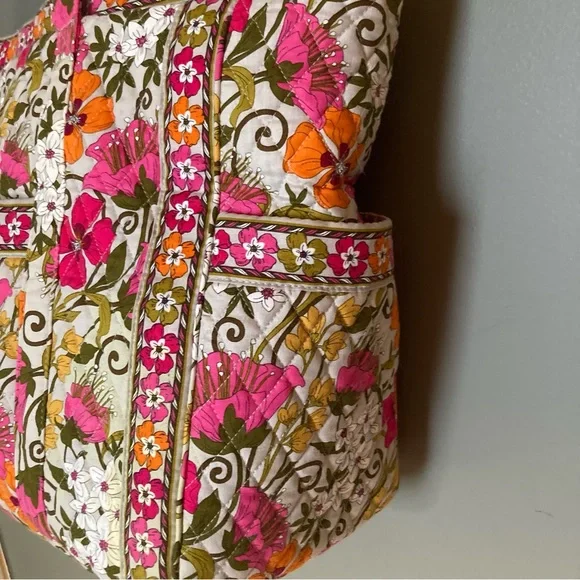 SOLD Vera Bradley Get Carried Away Large Tote/weekender LIKE NEW - Picture 9 of 12